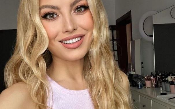 Elena Gheorghe a dezvăluit secretul părului ei strălucitor și mătăsos. Ce conține masca de păr pe care o folosește
